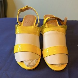 Dcmbly woman sandal size 7.5 and 8 nwob